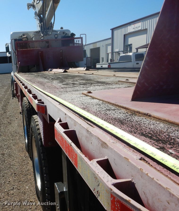 image for item DJ8927 2015 Peterbilt 365  crane truck