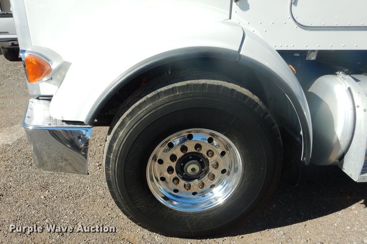 image for item DJ8927 2015 Peterbilt 365  crane truck