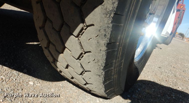 image for item DJ8927 2015 Peterbilt 365  crane truck