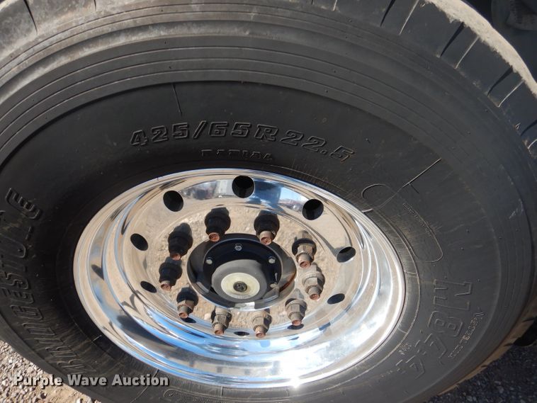 image for item DJ8927 2015 Peterbilt 365  crane truck