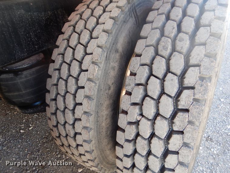 image for item DJ8927 2015 Peterbilt 365  crane truck