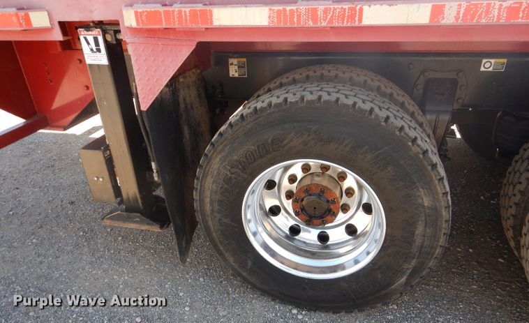 image for item DJ8927 2015 Peterbilt 365  crane truck