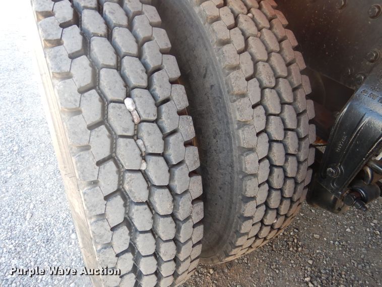 image for item DJ8927 2015 Peterbilt 365  crane truck