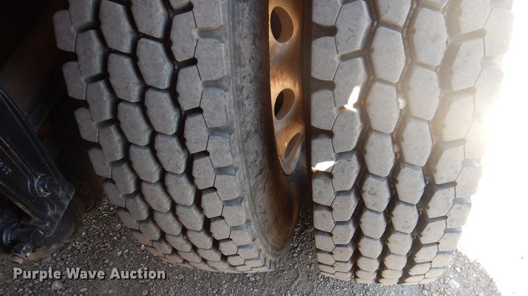 image for item DJ8927 2015 Peterbilt 365  crane truck