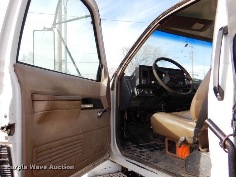 image for item DK8714 2000 GMC C7500  dump truck