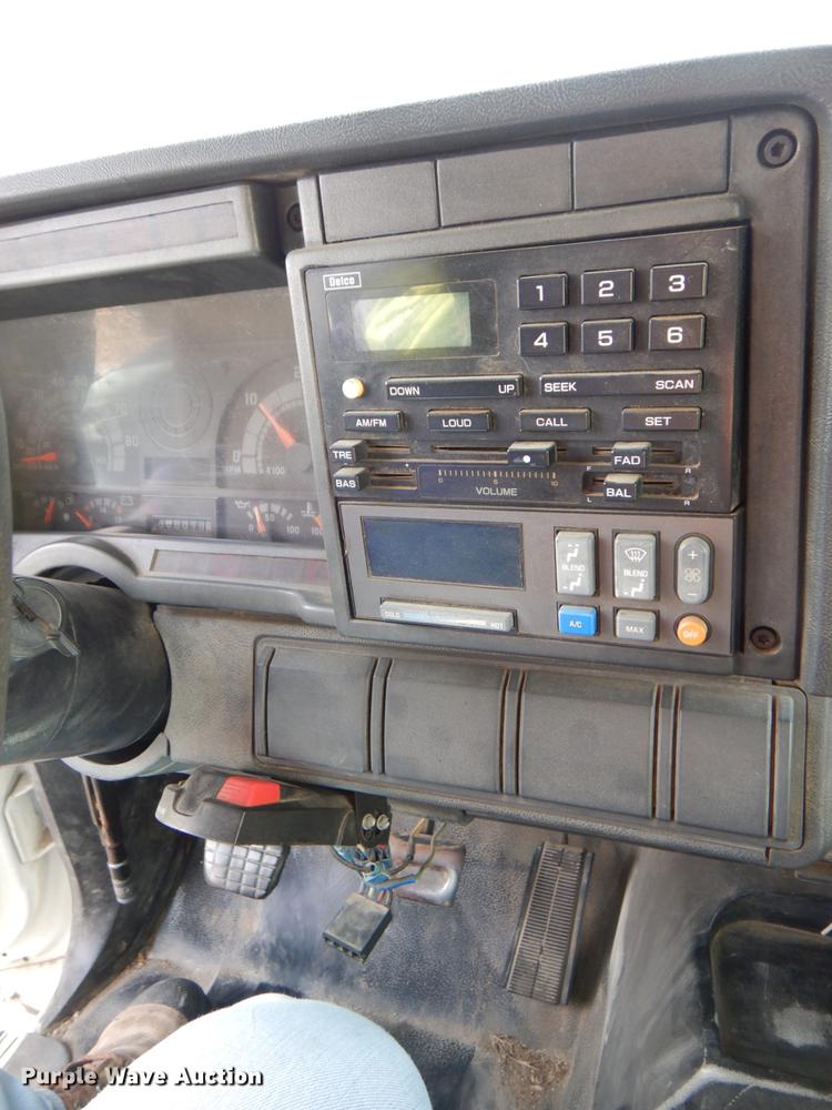 image for item DK8714 2000 GMC C7500  dump truck