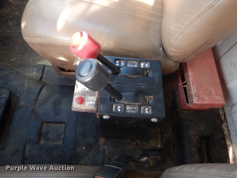 image for item DK8714 2000 GMC C7500  dump truck