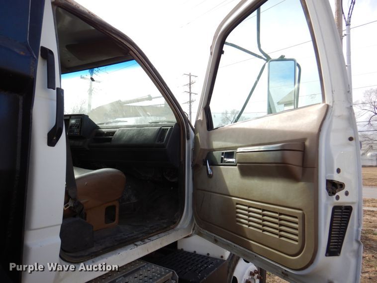 image for item DK8714 2000 GMC C7500  dump truck