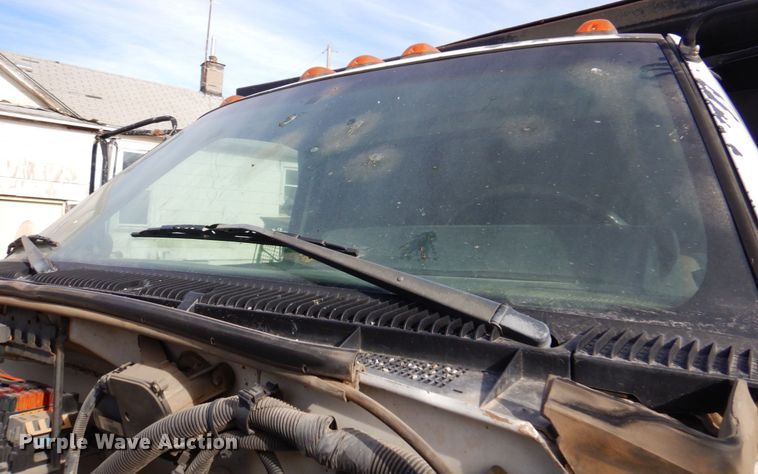 image for item DK8714 2000 GMC C7500  dump truck