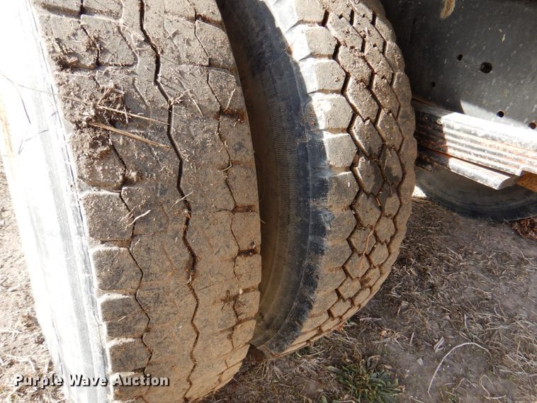 image for item DK8714 2000 GMC C7500  dump truck