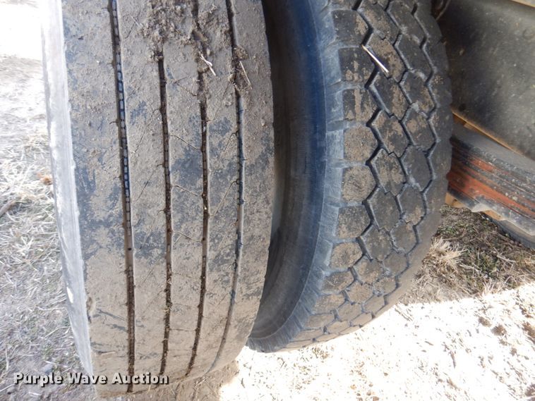 image for item DK8714 2000 GMC C7500  dump truck