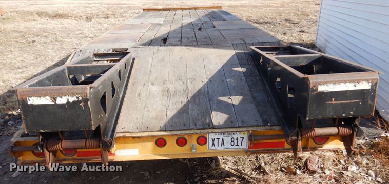 image for item DK8715 2002 Trail King TK20-2400  equipment trailer