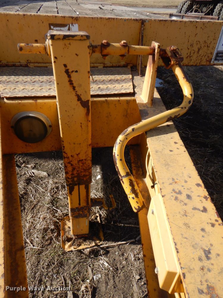 image for item DK8715 2002 Trail King TK20-2400  equipment trailer