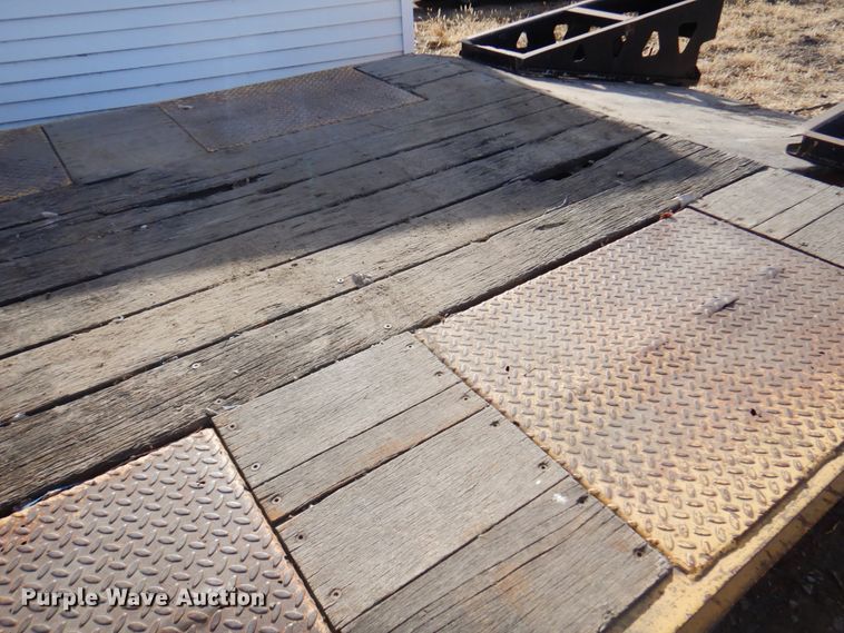 image for item DK8715 2002 Trail King TK20-2400  equipment trailer