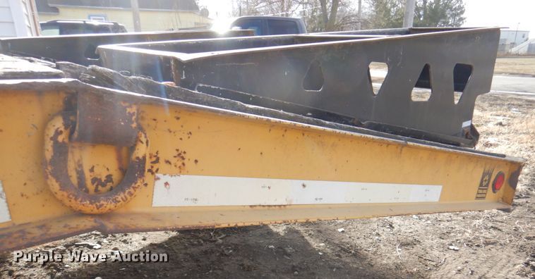 image for item DK8715 2002 Trail King TK20-2400  equipment trailer