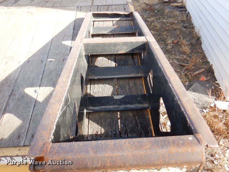 image for item DK8715 2002 Trail King TK20-2400  equipment trailer