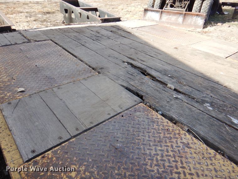 image for item DK8715 2002 Trail King TK20-2400  equipment trailer