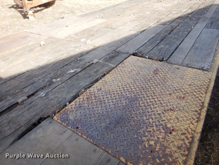 image for item DK8715 2002 Trail King TK20-2400  equipment trailer