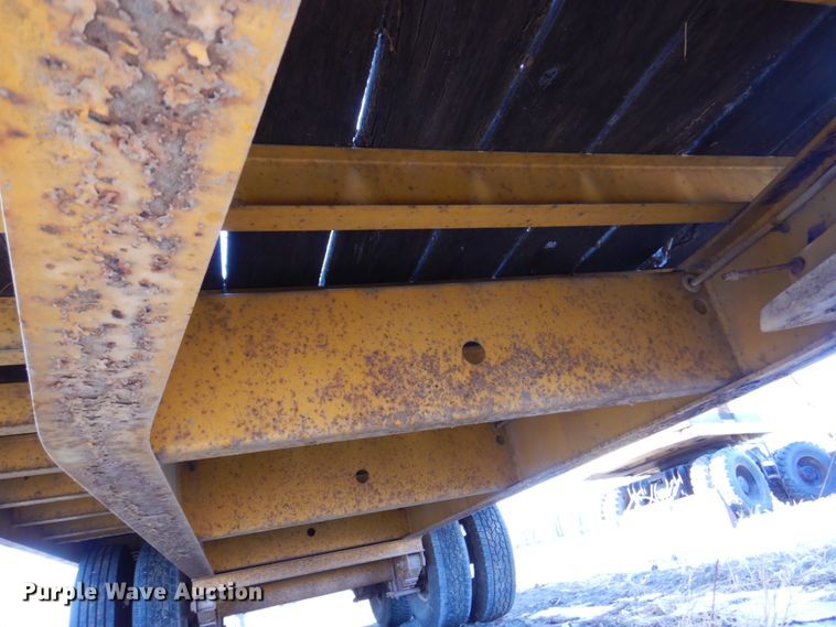 image for item DK8715 2002 Trail King TK20-2400  equipment trailer