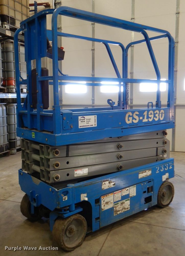 image for item DK8736 2012 Genie GS1930  scissor lift