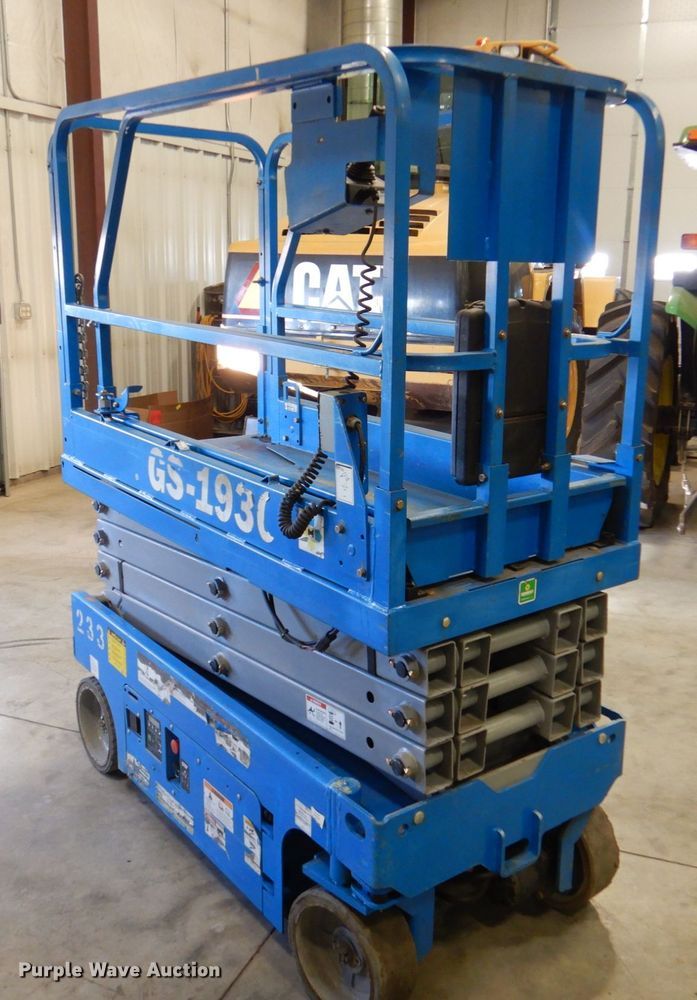 image for item DK8736 2012 Genie GS1930  scissor lift