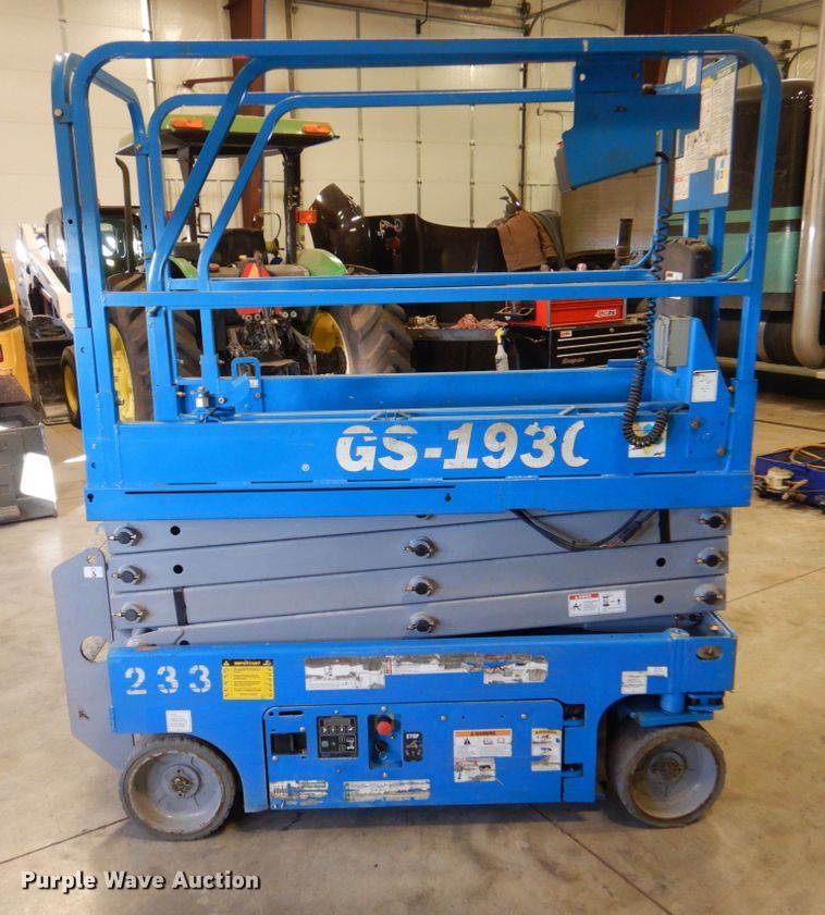 image for item DK8736 2012 Genie GS1930  scissor lift