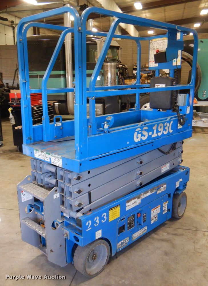 image for item DK8736 2012 Genie GS1930  scissor lift