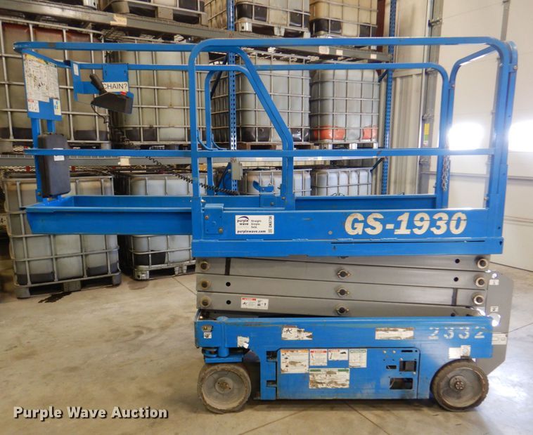 image for item DK8736 2012 Genie GS1930  scissor lift