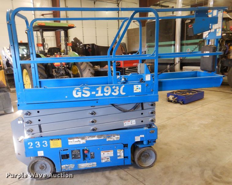 image for item DK8736 2012 Genie GS1930  scissor lift