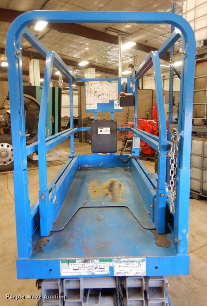 image for item DK8736 2012 Genie GS1930  scissor lift