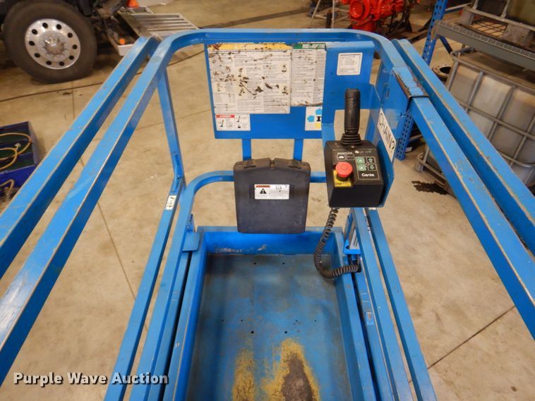 image for item DK8736 2012 Genie GS1930  scissor lift