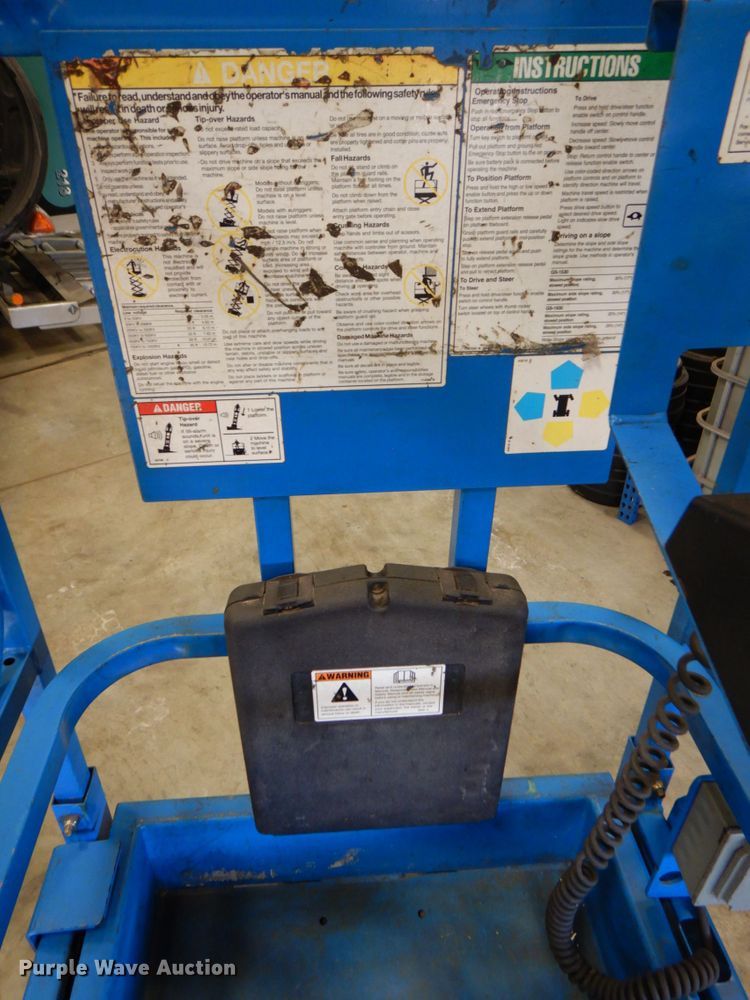 image for item DK8736 2012 Genie GS1930  scissor lift