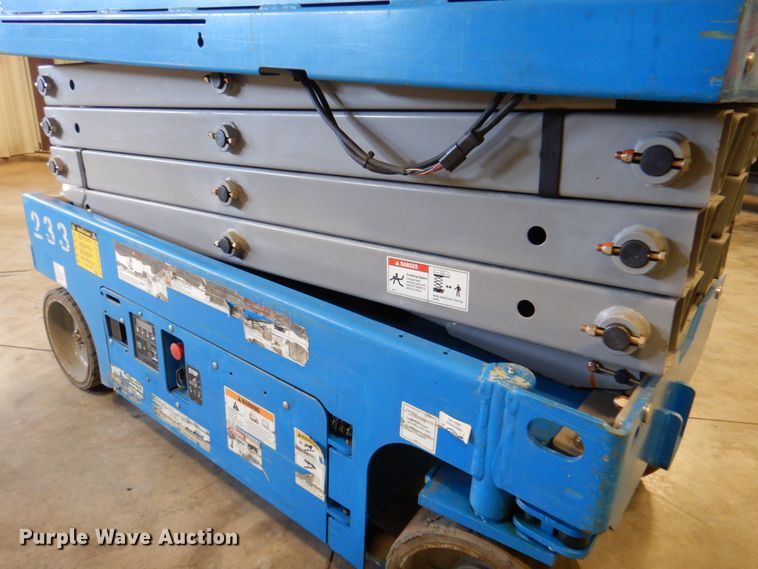 image for item DK8736 2012 Genie GS1930  scissor lift