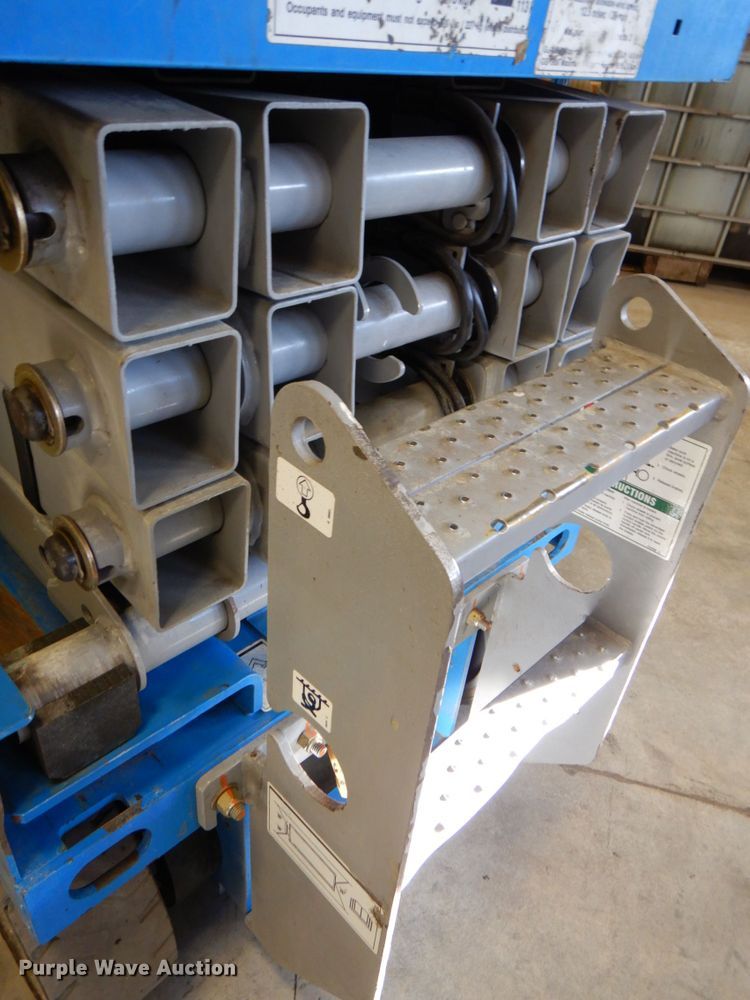 image for item DK8736 2012 Genie GS1930  scissor lift