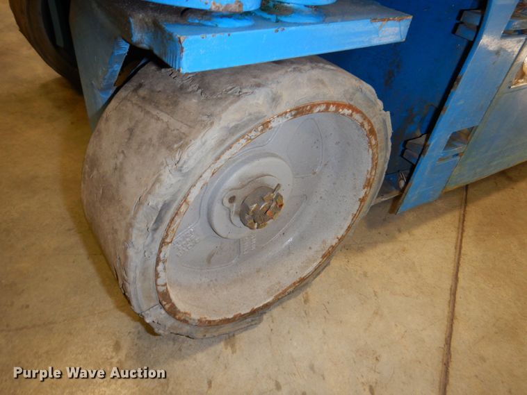 image for item DK8736 2012 Genie GS1930  scissor lift