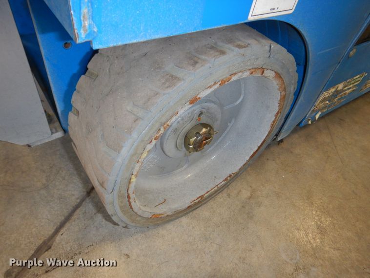 image for item DK8736 2012 Genie GS1930  scissor lift