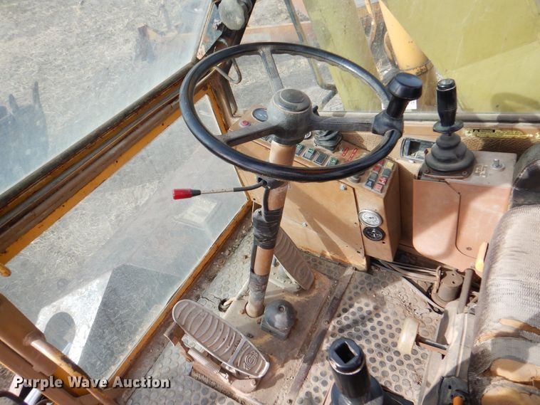 image for item DK8741 1985 Caterpillar 206  wheeled excavator