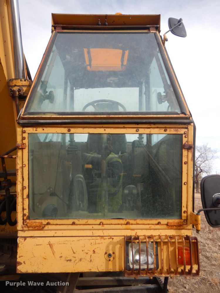 image for item DK8741 1985 Caterpillar 206  wheeled excavator