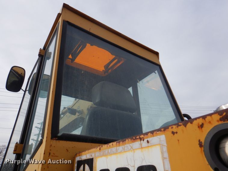 image for item DK8741 1985 Caterpillar 206  wheeled excavator