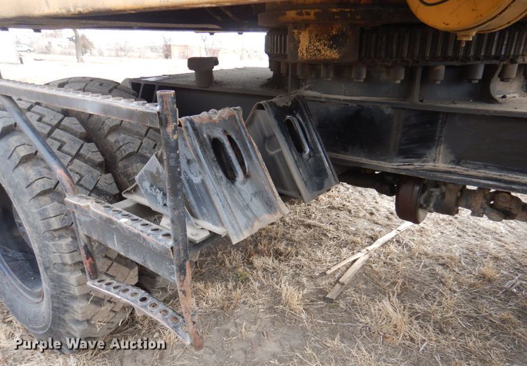 image for item DK8741 1985 Caterpillar 206  wheeled excavator