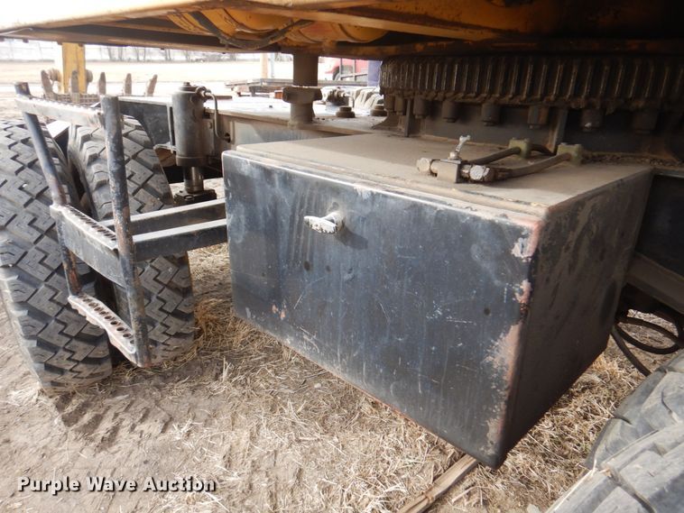 image for item DK8741 1985 Caterpillar 206  wheeled excavator