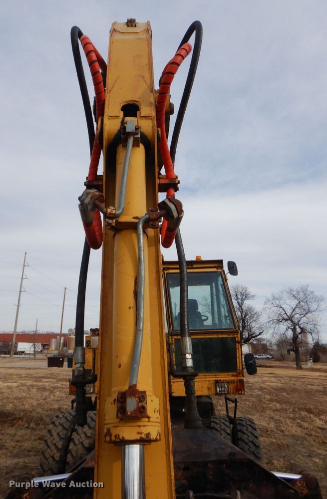 image for item DK8741 1985 Caterpillar 206  wheeled excavator