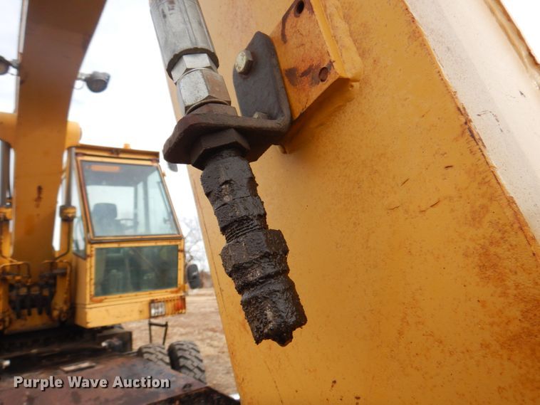 image for item DK8741 1985 Caterpillar 206  wheeled excavator