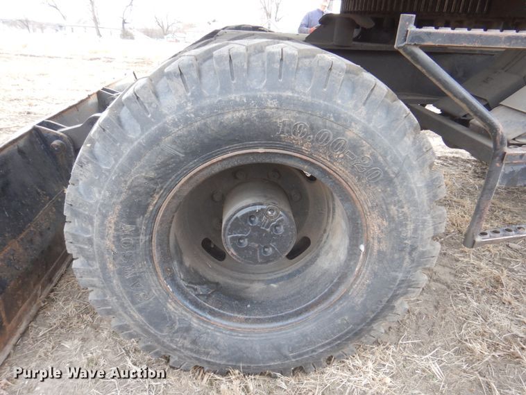 image for item DK8741 1985 Caterpillar 206  wheeled excavator