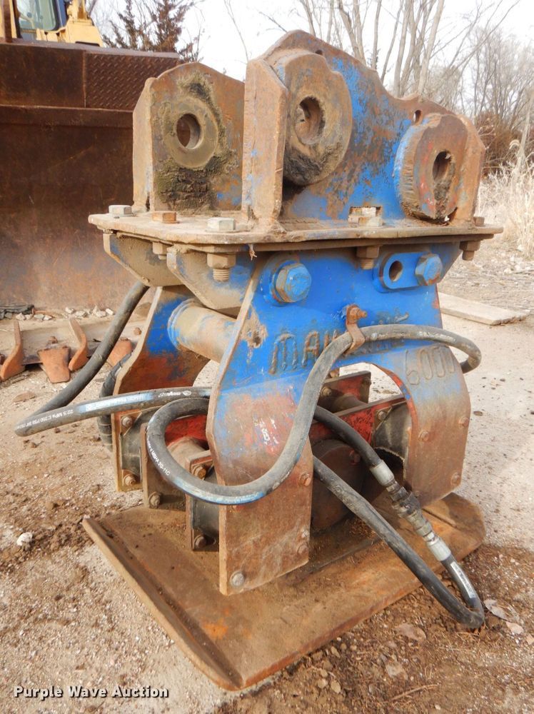 image for item DK8741 1985 Caterpillar 206  wheeled excavator