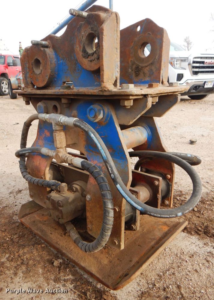 image for item DK8741 1985 Caterpillar 206  wheeled excavator