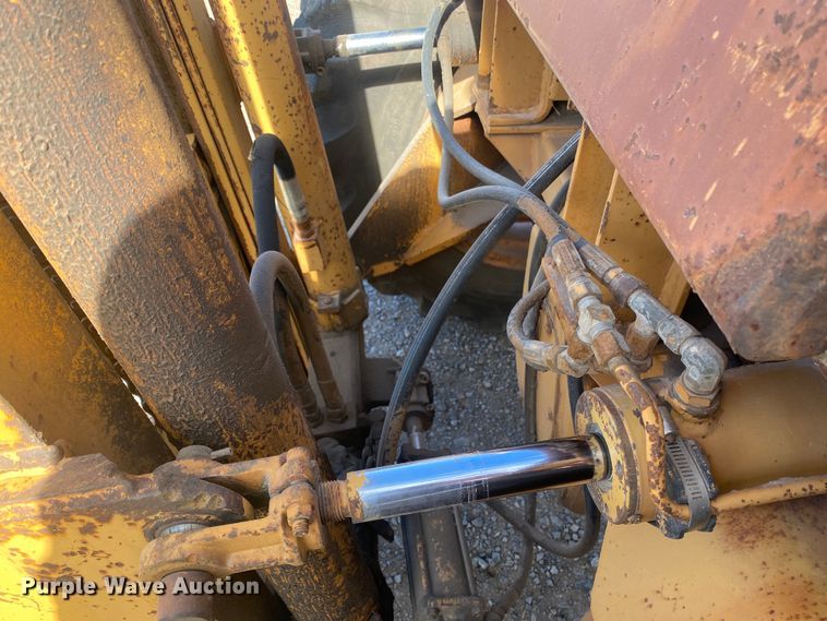 image for item DL1412 Case 585  forklift