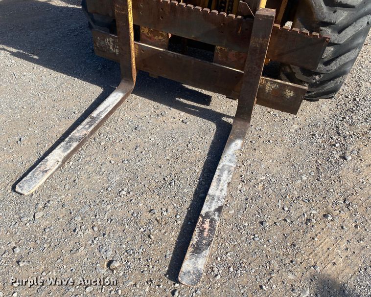 image for item DL1412 Case 585  forklift