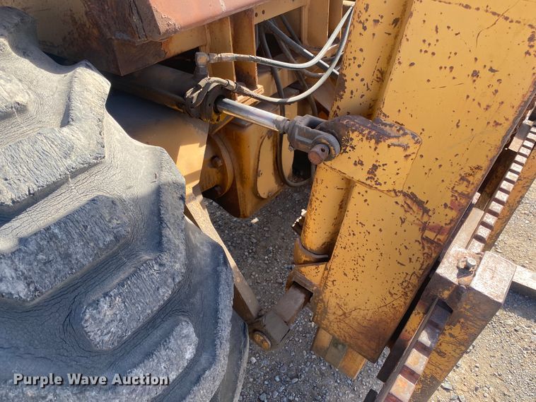 image for item DL1412 Case 585  forklift