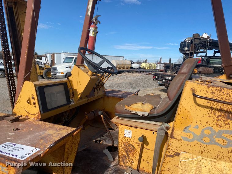 image for item DL1412 Case 585  forklift